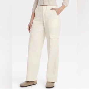 NWT NEW Universal Thread Women’s Mid-Rise Utility Cream Cargo Pants, Size 4